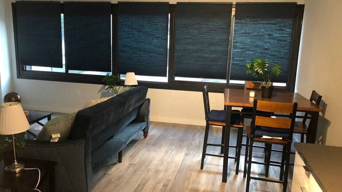Downtown Condo | Cozy Exquisite condo 5 min to DC, entertainment, Whole Foods, metro trains, etc.
