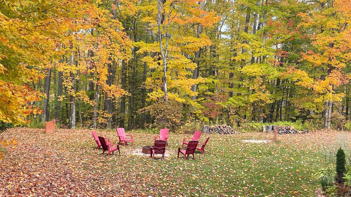 St Ignace House | Cozy Fall Getaway! Enjoy Fall Colors & Family Games by the Camp Fire