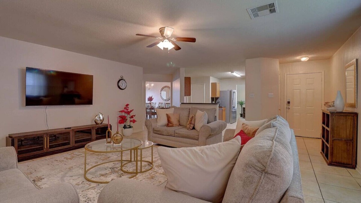 Barker House | Cozy Fall Home! Fast Wi-Fi, & Free Snacks!