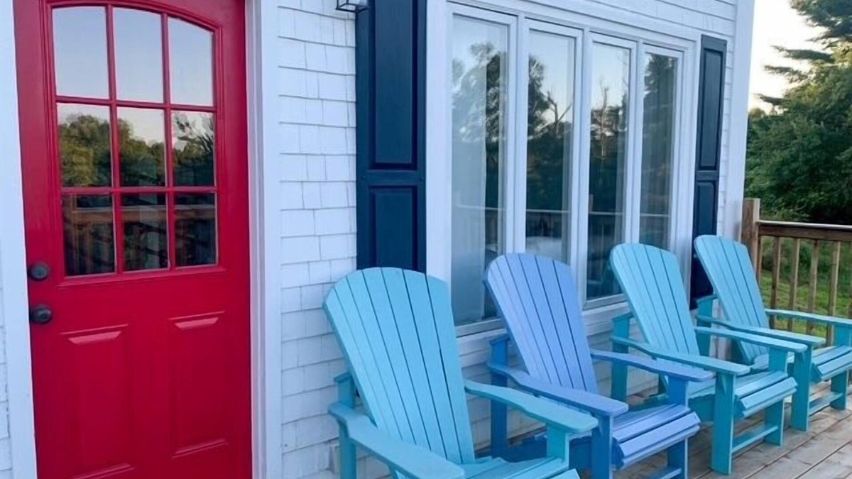 Mahone Bay House | Cozy Fall Retreat- A Hidden Gem in Mahone Bay