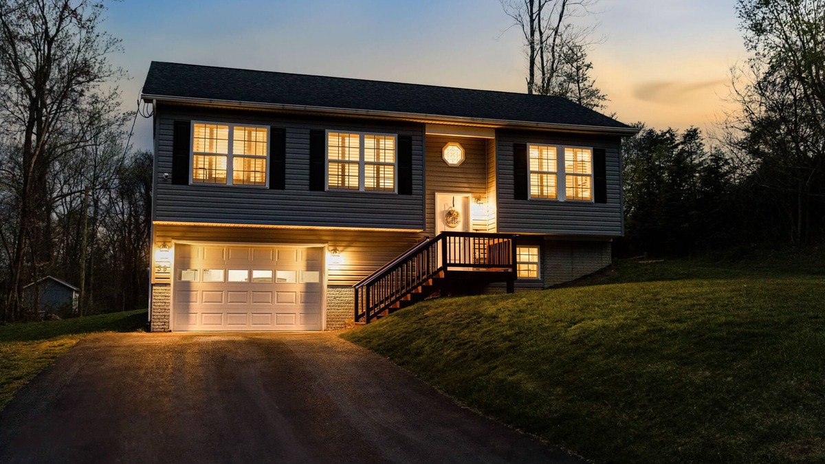 Millville House | Cozy Fall Retreat With Fire Pit – Near Trails