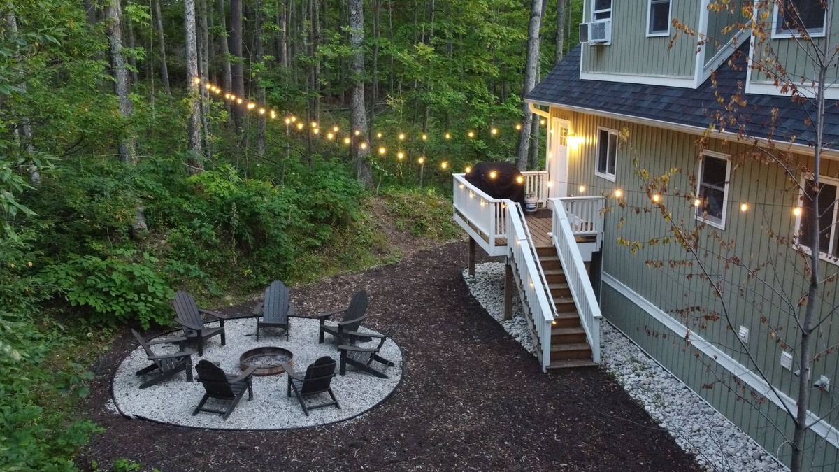 Harbor Springs House | Cozy Fall Retreat with Firepits! Near Tunnel of Trees, 30 Mins to Mackinac Ferry