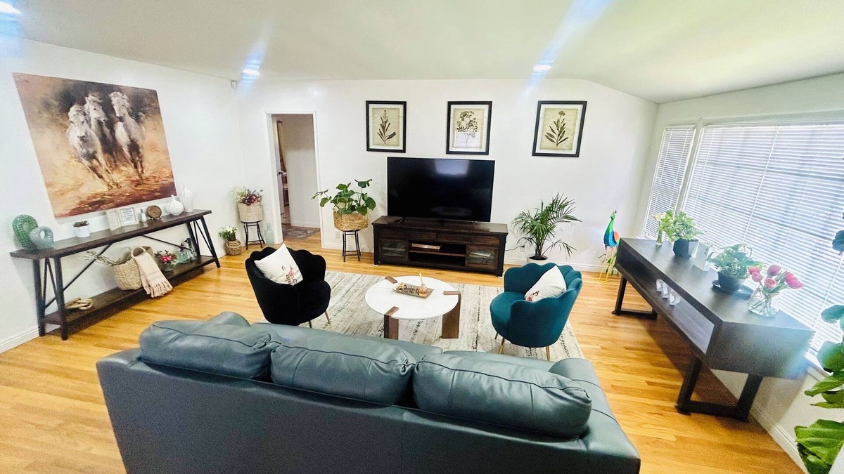 Montebello House | Cozy Family and Friend 3BR Oasis , Near Disneyland & Universal with Patio