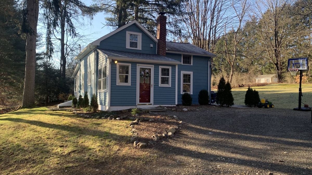 Southbury House | Cozy family and pet friendly 3BR Home