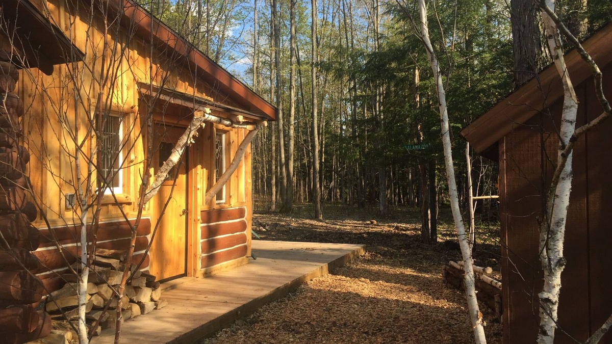 Mayfield Cabin | Cozy Family and Pet-Friendly Cabin Near Fife Lake, 5-minute drive. Camp fire