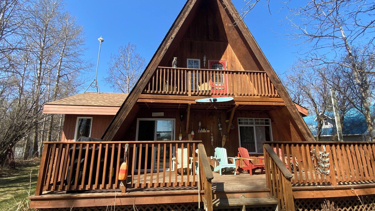 Parkland Beach Ski Chalet | Cozy Family Cabin