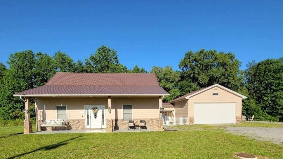 Nancy Cabin | Cozy Family Fishing Cabin, with Sauna, Near Lake 1/2mile beautiful walk/view!