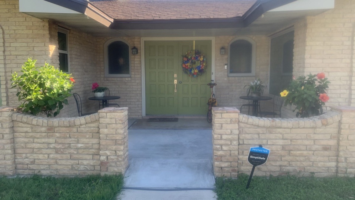 Medical Center District House | Cozy, Family Friendly Home near Sea World, Fiesta Tx, Med Ctr & BMT.