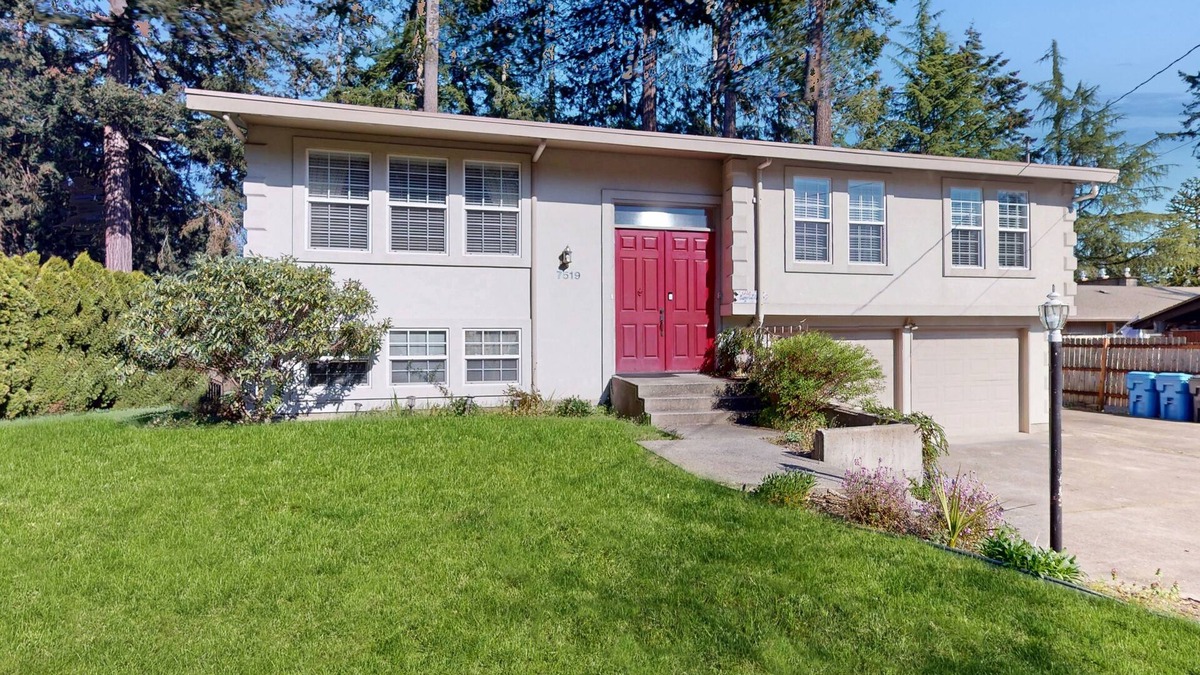 Lakewood House | Cozy family-friendly house with a dedicated workspace and gas grill