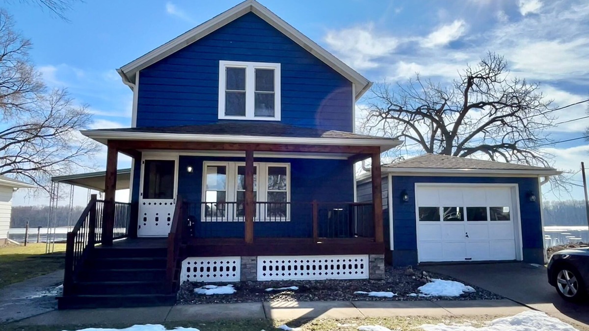 Camanche House | Cozy Family-Friendly Riverfront Home. Perfect Setting for All Celebrations!
