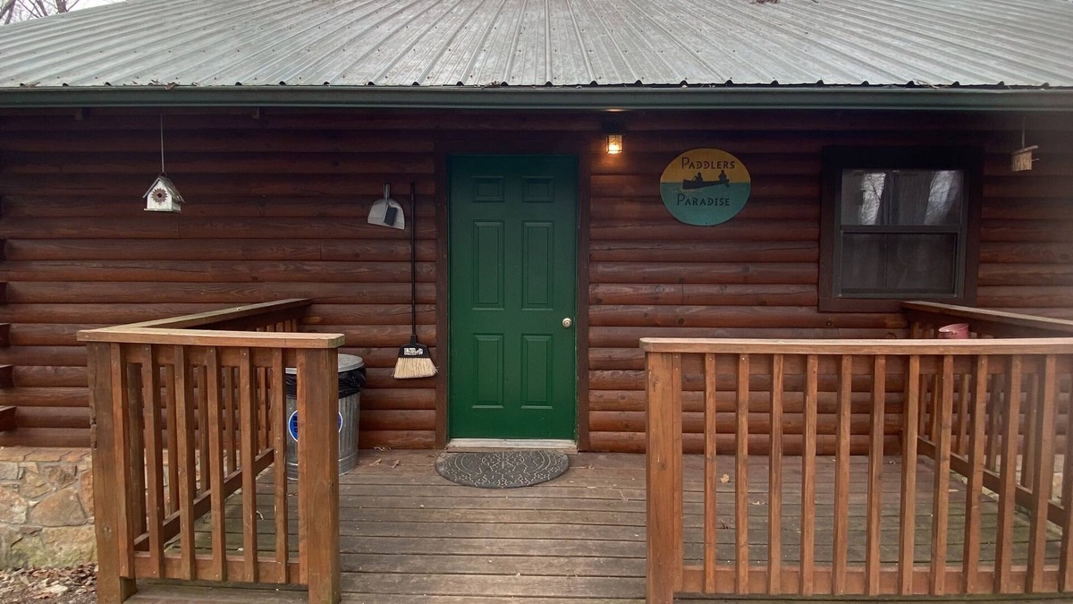 Saint Joe Cabin | Cozy family-friendly cabin tucked away in the heart of St. Joe Arkansas