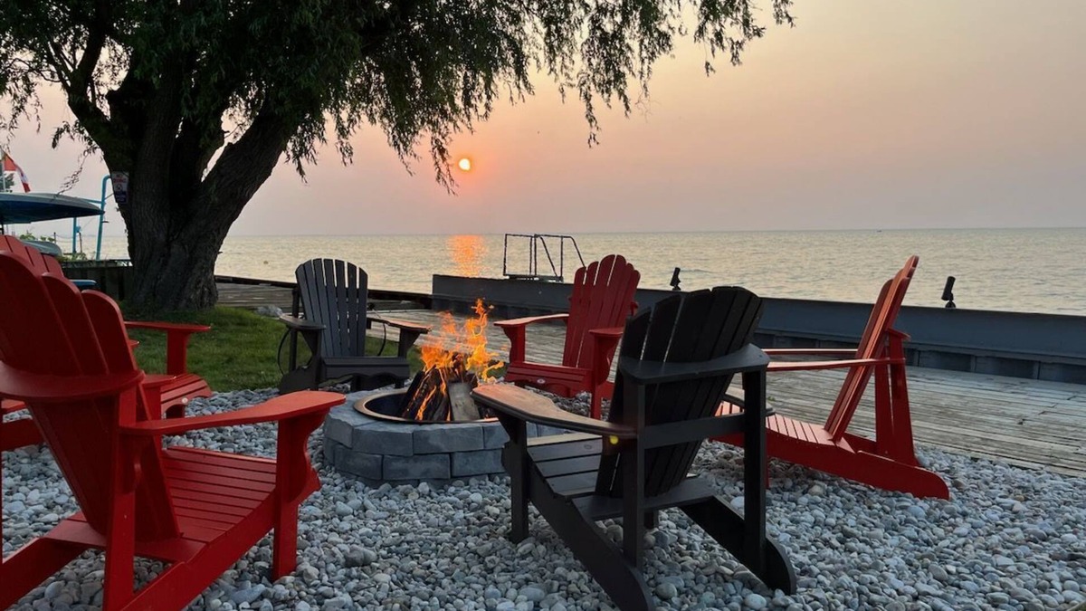 Lakeshore House | Cozy-Family- Friends-Cottage/Kayaks/Paddle/Golf/Fishing/Fire Pit