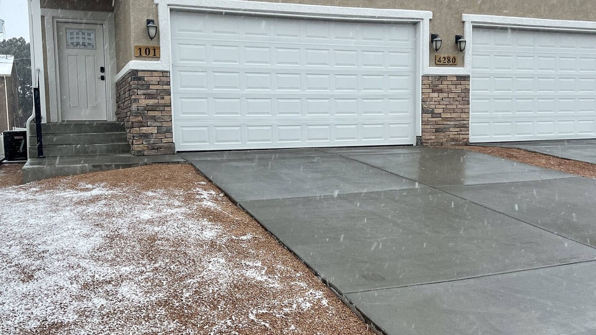Village Seven House | Cozy Family Getaway in the Center of the Springs