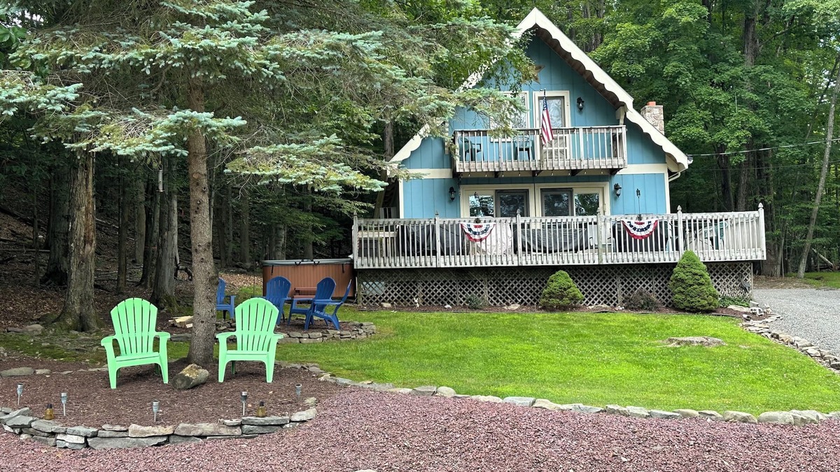Greentown House | Cozy Family Getaway - Lake House (3 BR, 2 BA) on Lake Wallenpaupack