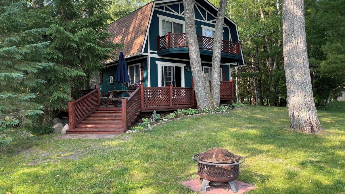 West Branch House | ★ Cozy Family Getaway ★ on Beautiful Clear Lake 3 or 4 Bedrooms Available