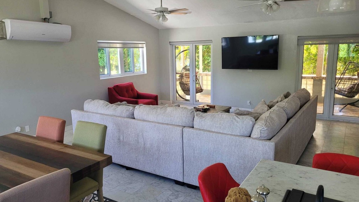 Bahamas Terrace House | Cozy family home 10 minutes walk to the beach. Keyless entry. Security cameras.