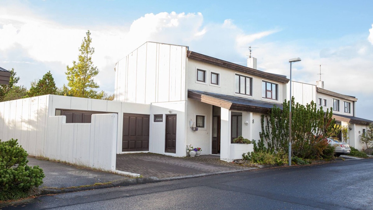 Laugardalur House | Cozy family home in Central Reykjavik - Quiet residential area - Child friendly