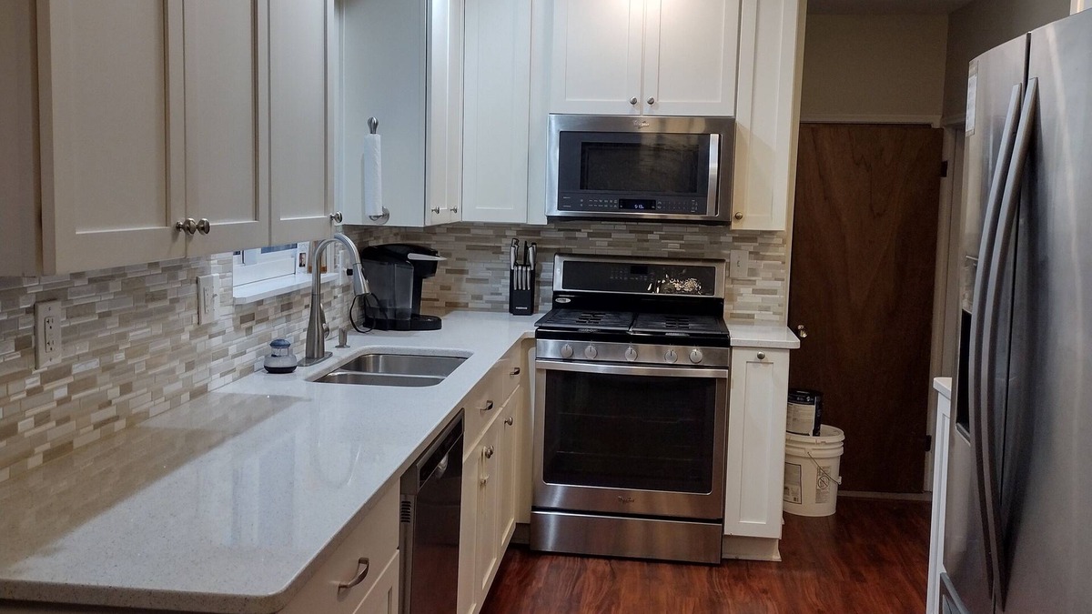 Lansing House | Cozy Family Home Located Near MSU
