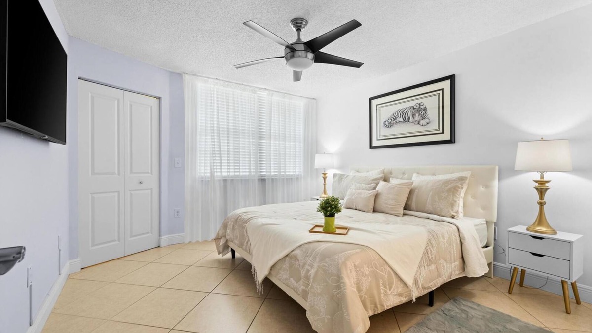 Aventura Apartment | Cozy family retreat 1BD at unique Yacht Club w free parking