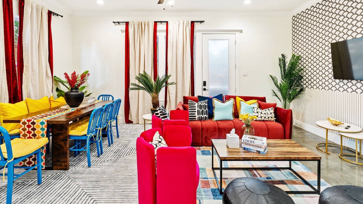 Greater Third Ward House | Cozy Family Retreat | Hot Tub, Arcade, Fire Pit