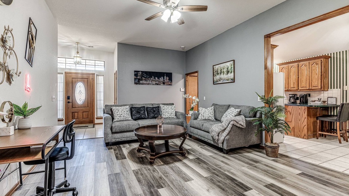 Midwest City House | COZY FAMILY SIZED 3 BEDROOM NEAR MIDWEST CITY REGIONAL PARK,TINKER AIRFORCE BASE