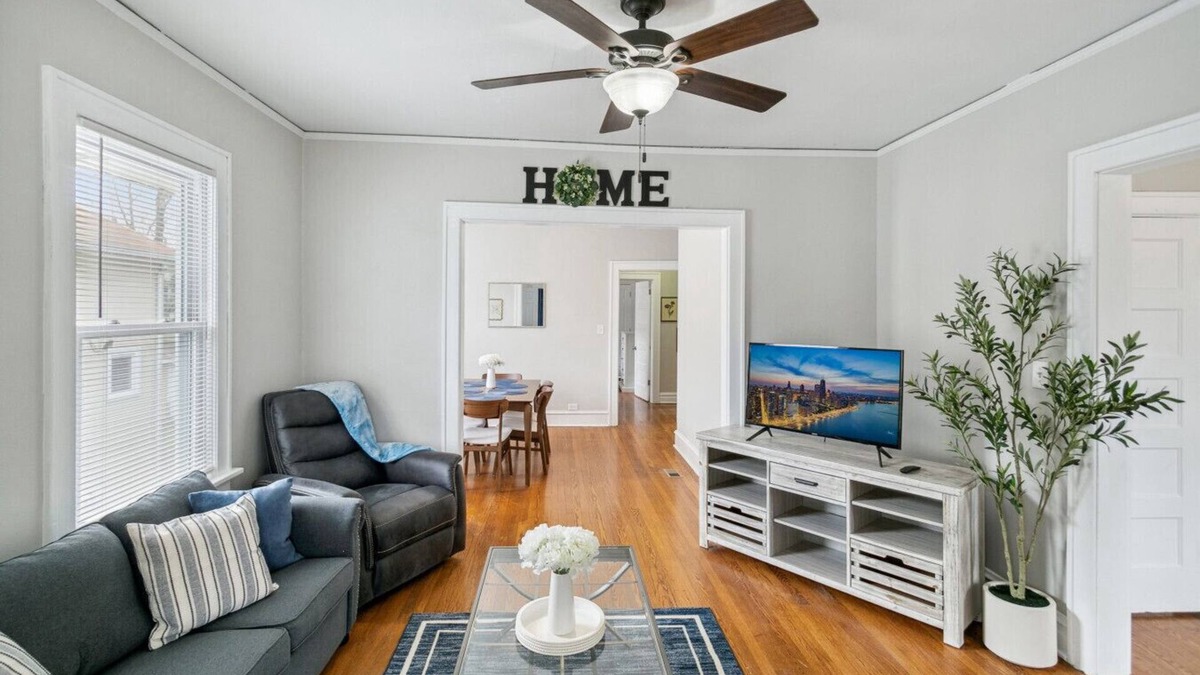 Waukegan Apartment | Cozy Family spot near Great Lake Lakes Naval Base!