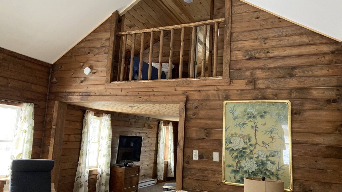 Beach Lake House | Cozy Farm House in the Upper Delaware Valley. Pet friendly, weekly discount.