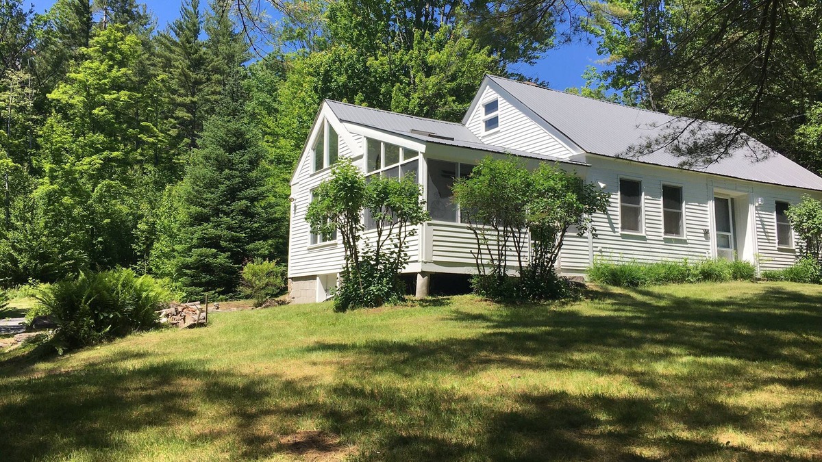 Thornton House | Cozy Farmhouse in the White Mountains