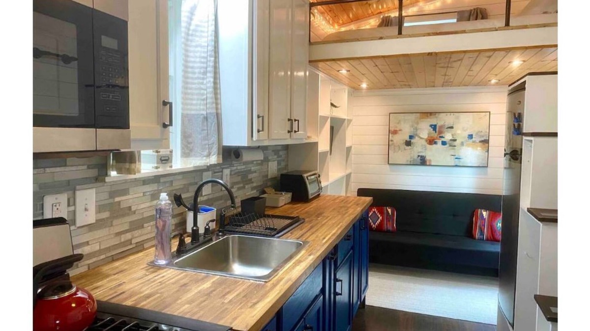 Austin House | 🏡Cozy Farmhouse Tiny Home in Backyard Pool Oasis🌻