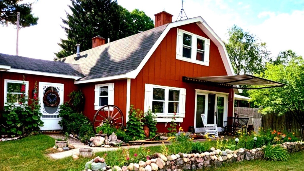 Alden Other | Cozy farmhouse w/hot tub - 5 min from Torch lake