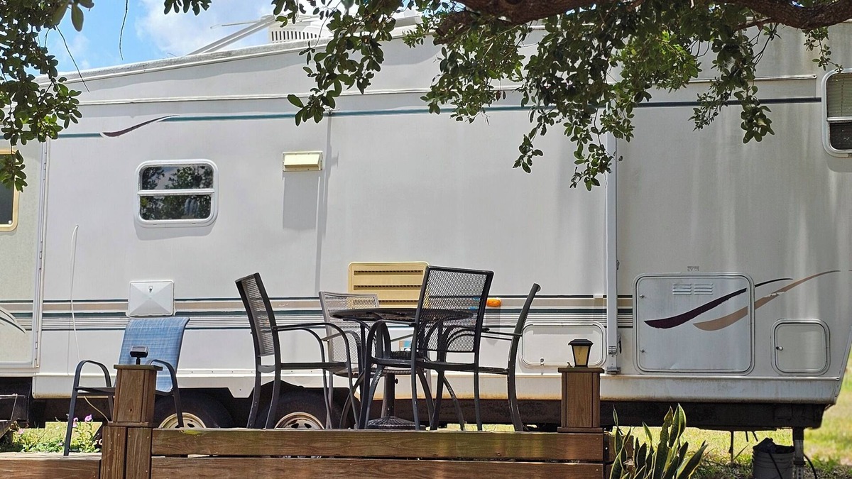 Clermont House | Cozy Fifth Wheel Haven