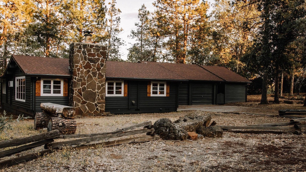 Cassel Cabin | Cozy Fishing Cabin: Hat Creek, Pit River, Fall River, Baum Lake. Burney Falls.
