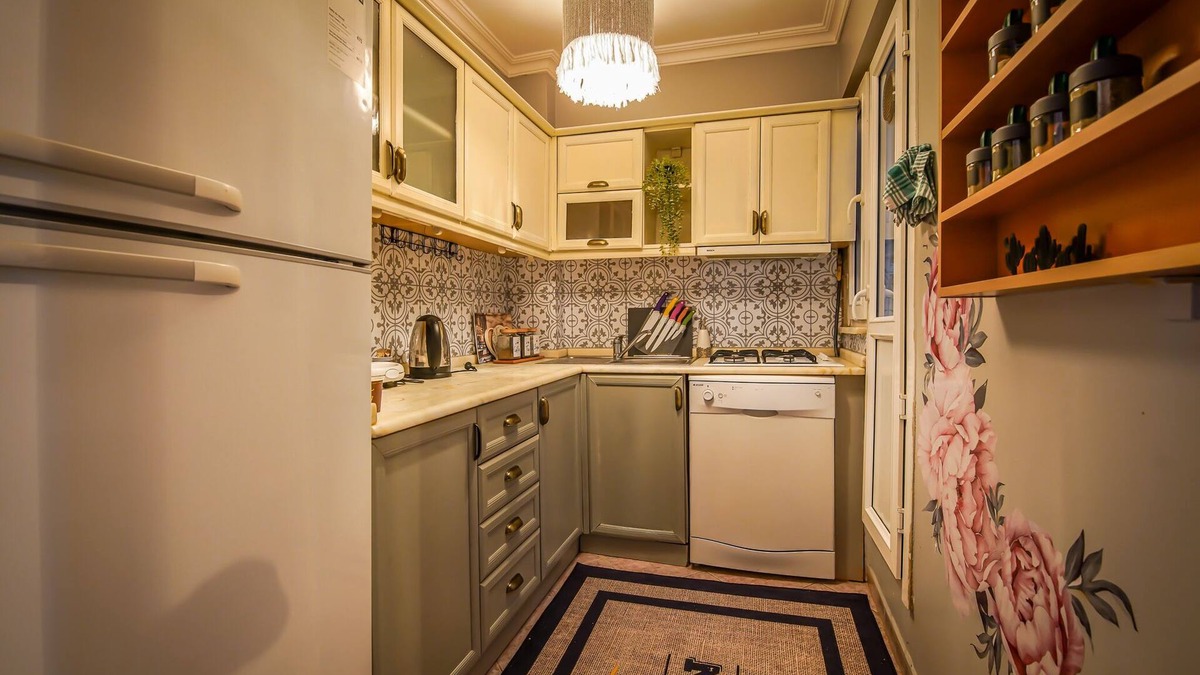 Rasimpasa Apartment | Cozy flat in Rasimpasa - 2 Bedrooms & A Balcony