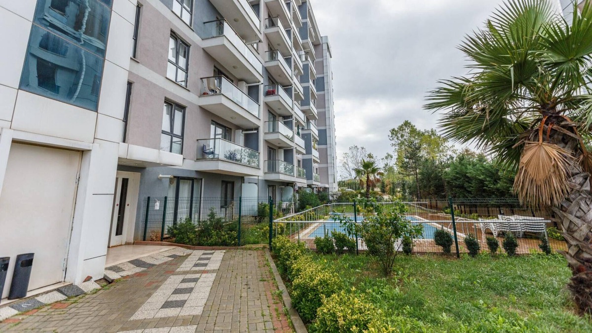 Aydınlı Mahallesi Apartment | Cozy Flat near Public Transportation in Tuzla