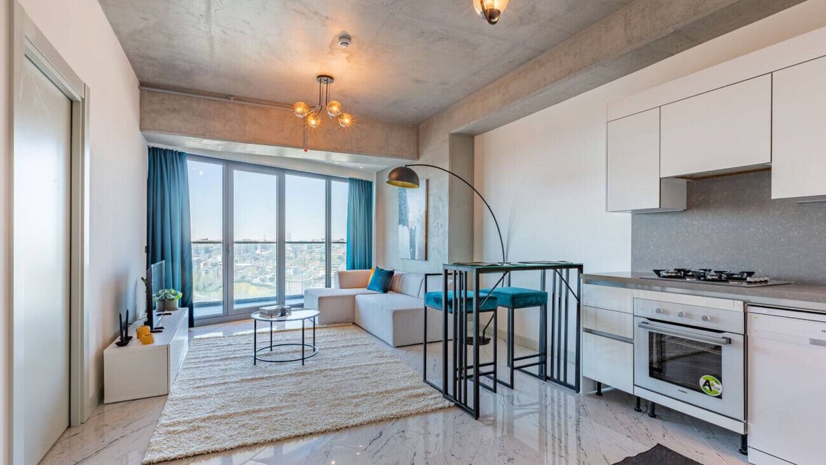 Bomonti Apartment | Cozy Flat with City View and Balcony in Sisli