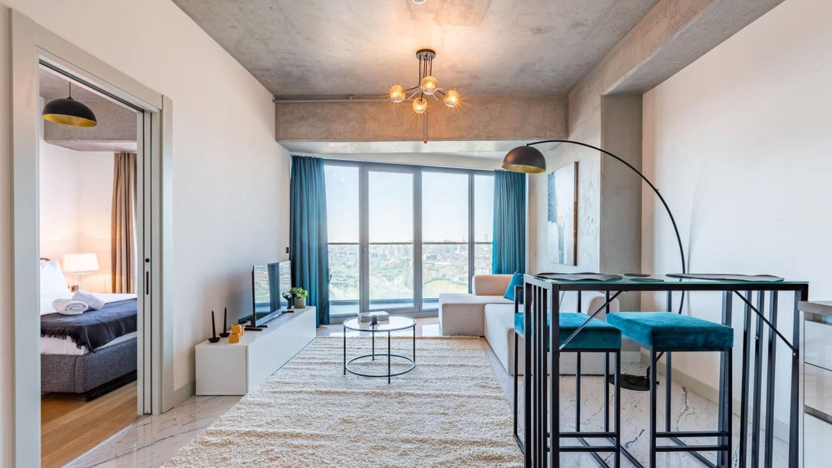 Bomonti Apartment | Cozy Flat with City View and Balcony in Sisli