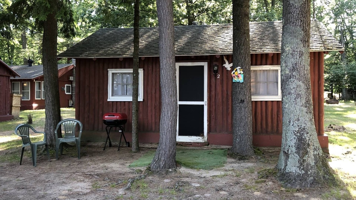 Pentwater Cabin | Cozy "Flip Flops" Cabin in the woods with Pentwater Lake frontage and access
