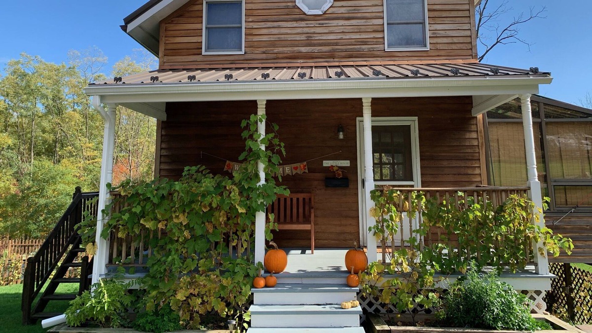 Grange Landing Cottage | Cozy FLX Getaway with Pool, Close to Wineries and Lake