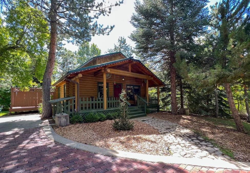 Sandy Ski Chalet | Cozy Forest Cottage at La Caille