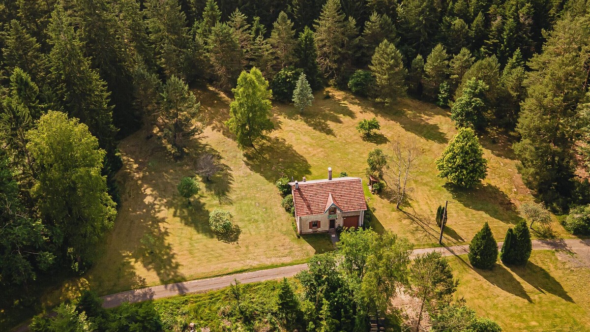Bois-de-Champ House | Cozy Forest House: Spacious Kitchen, Scenic Veranda, Near Lakes and Hiking Trails