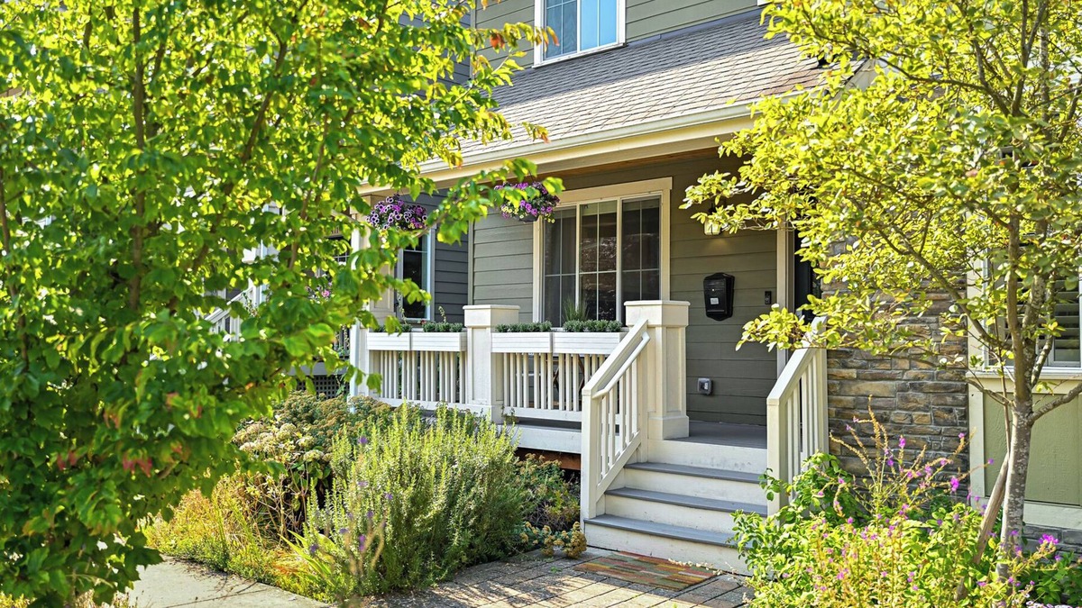 Cornwall Park House | Cozy Fountain District Townhouse w/Fireplace | Near Mt. Baker & Lake Whatcom