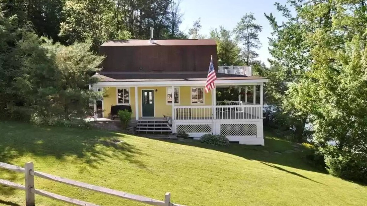 Brackney Cottage | Cozy four season private lakefront cottage. Located on Laurel Lake, Brackney, PA