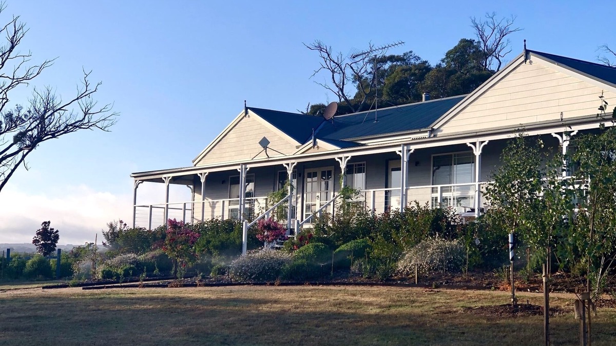 Springmount House | Cozy Fox- Luxury farm stay (near Daylesford) Breathtaking views