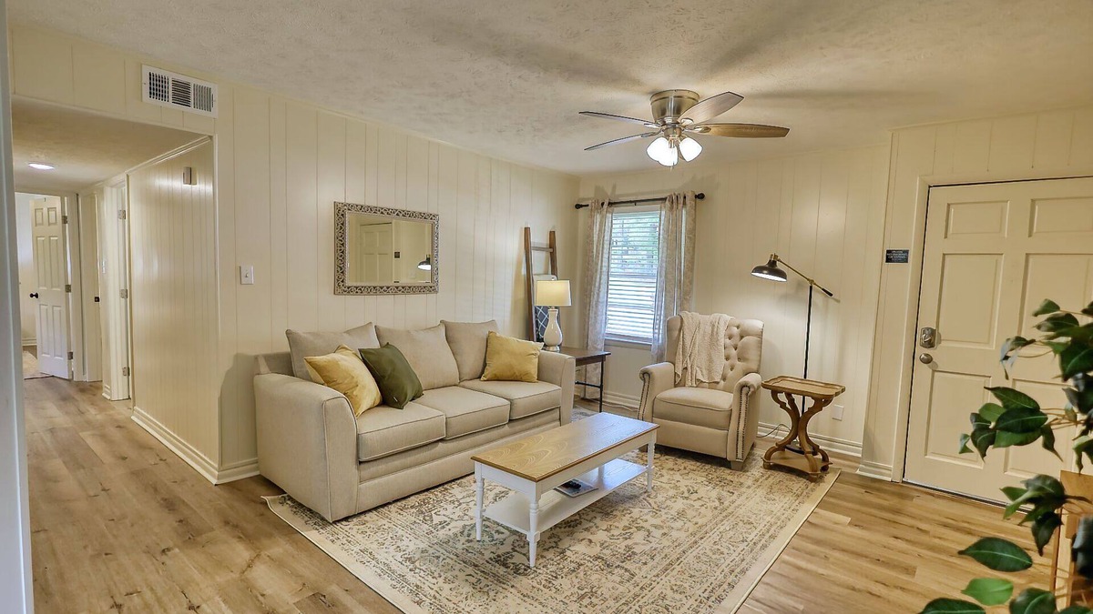 Covington House | Cozy French Cottage 1/2 mi from Covington Square