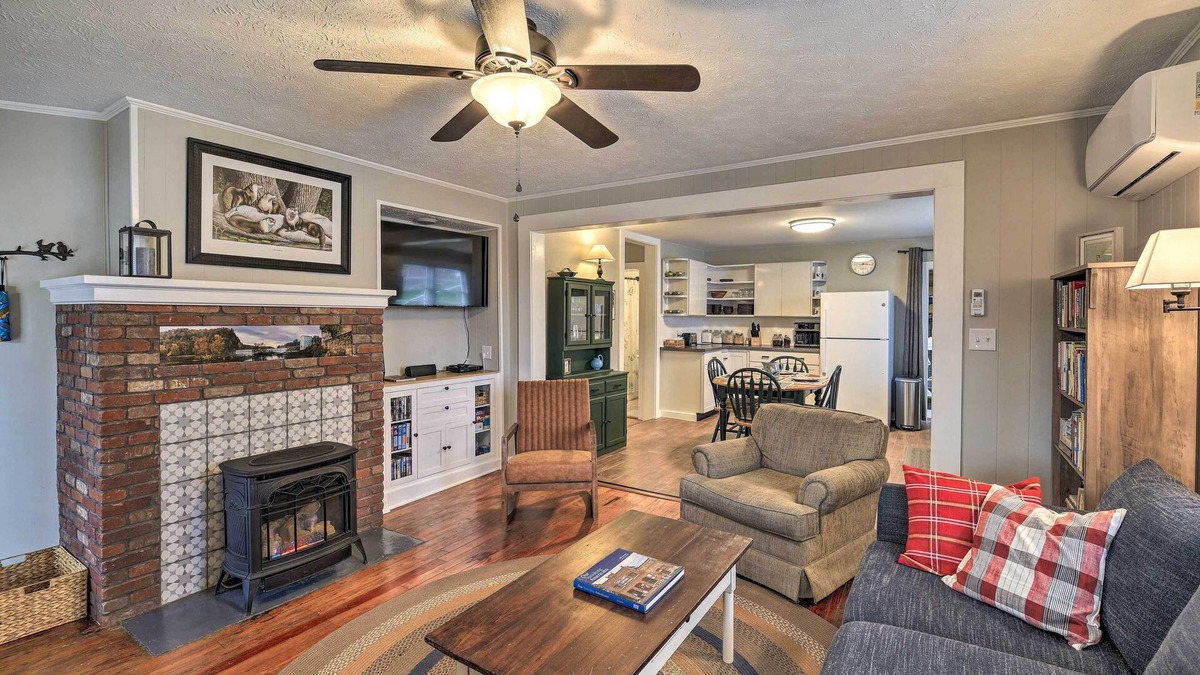 Fries House | Cozy Fries Escape w/Mountain & River Views!