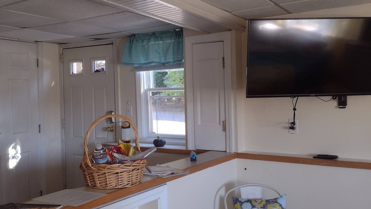 Prides Crossing Apartment | Cozy fully equipped studio minutes from downtown Salem