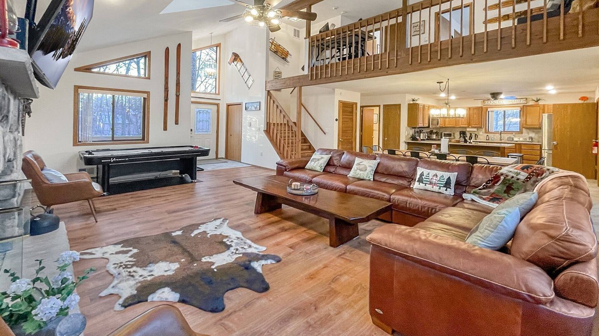 Gouldsboro Ski Chalet | Cozy Fun Chalet: Game rm-Gym-Firepit-EV Charger-Pet Friendly, Cmty Beach & Pool!