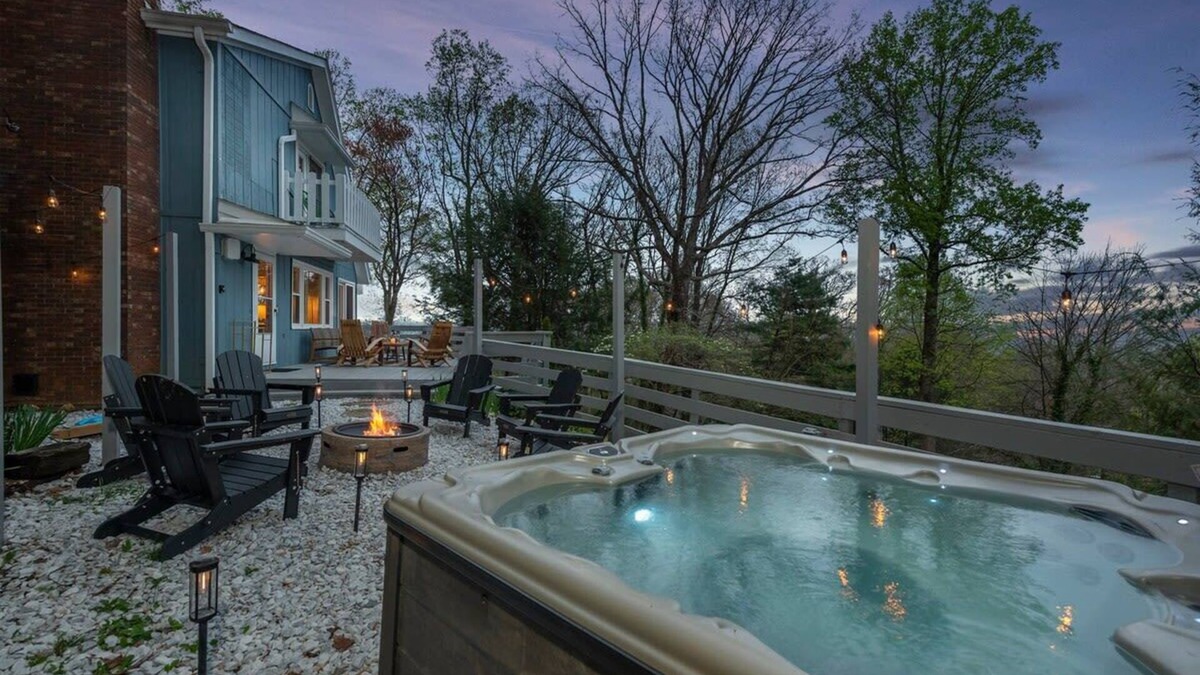Royal Pines House | Cozy & Fun! Game Room, Putt Putt, Playset, Hot Tub