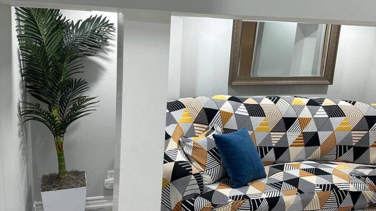 Erin Mills Apartment | Cozy Furnished 2BR basement!
