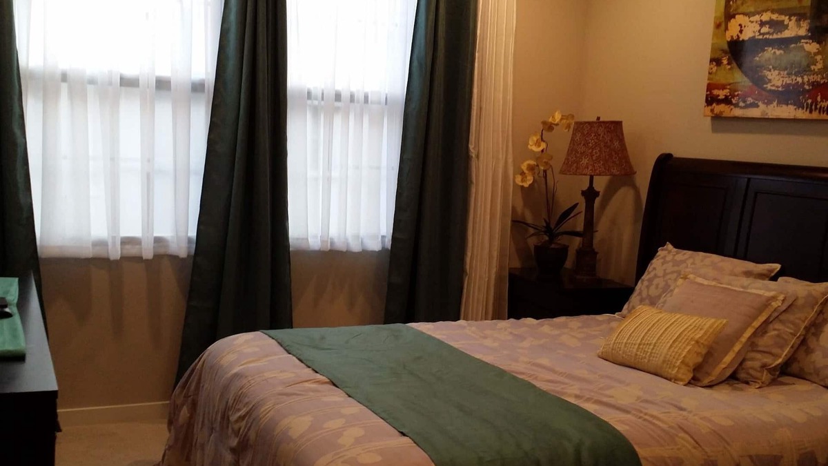 North San Jose Condo | Cozy Furnished Bedroom with Private Hallway Bath in North San Jose 北聖何西寬敞整洁大臥室